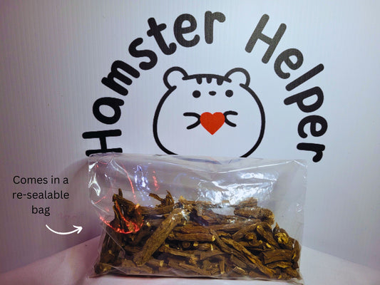50g of dandelion roots in a re-sealable bag in front of the hamster helper logo